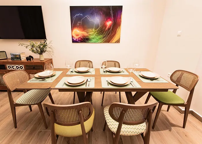 Artsy Spacious Cozy Apartment In Glyfada Center