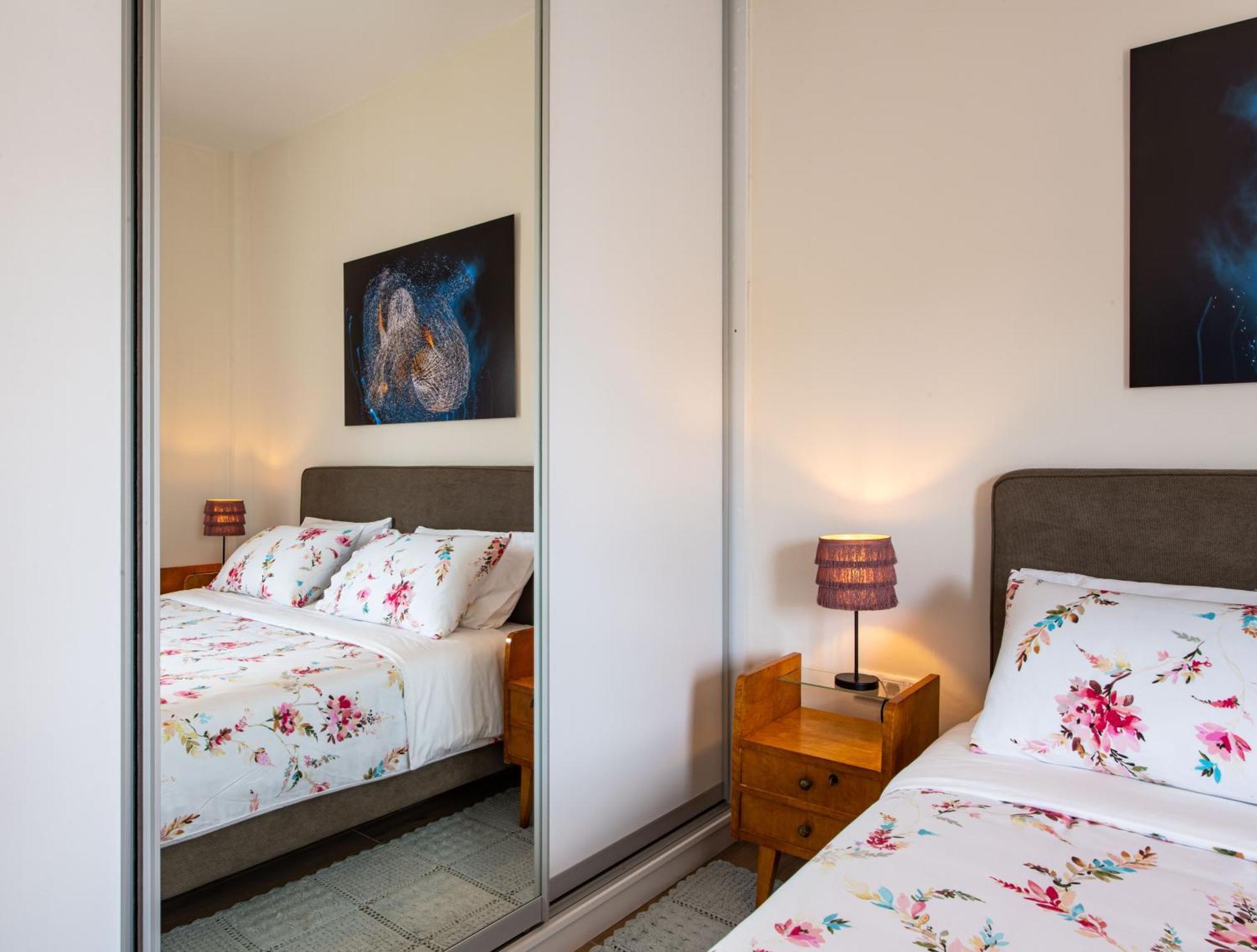 Artsy Spacious Cozy In Glyfada Center Афины
