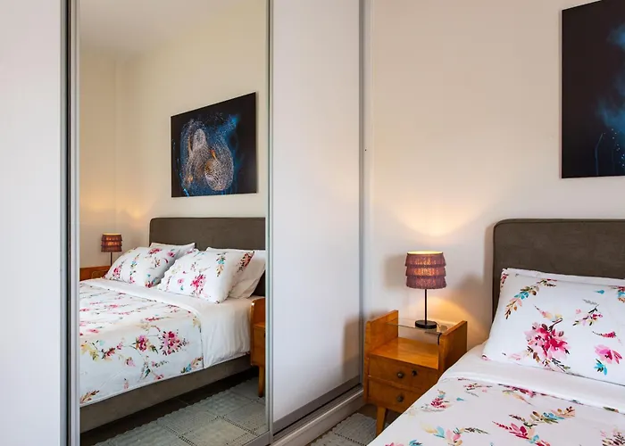 Artsy Spacious Cozy Apartment In Glyfada Center